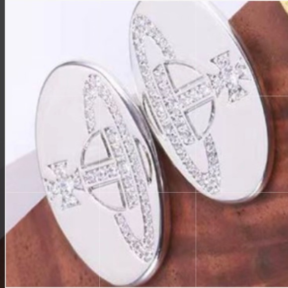 Sold out silver  tone vintage signature logo stud earrings - Picture 2 of 8